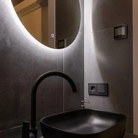 New & Compact With Self Check-in Apartment Riga